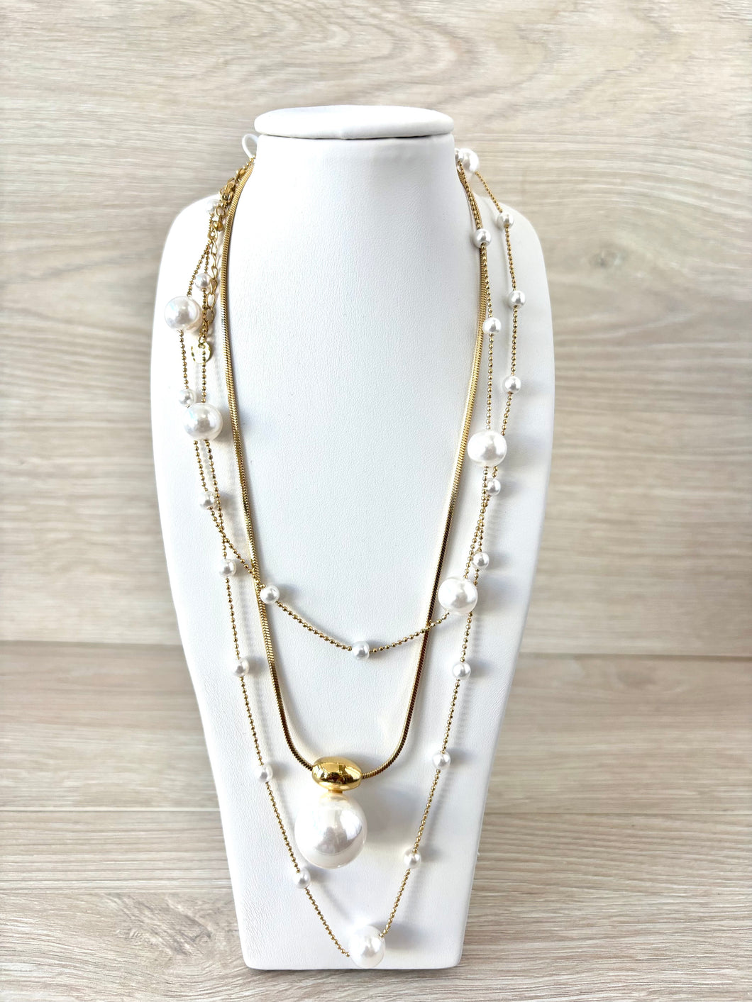 Necklace with colorful crystal stones