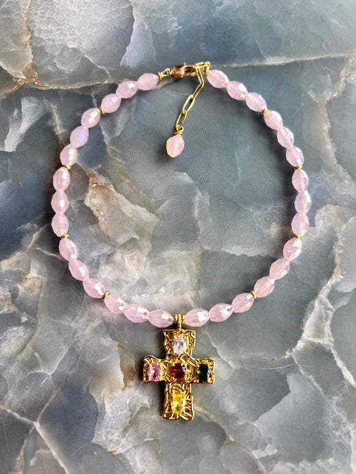 Necklace with oval pink natural stone