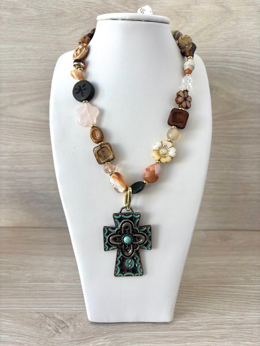 Necklace with blue crystal stones and exotic stones