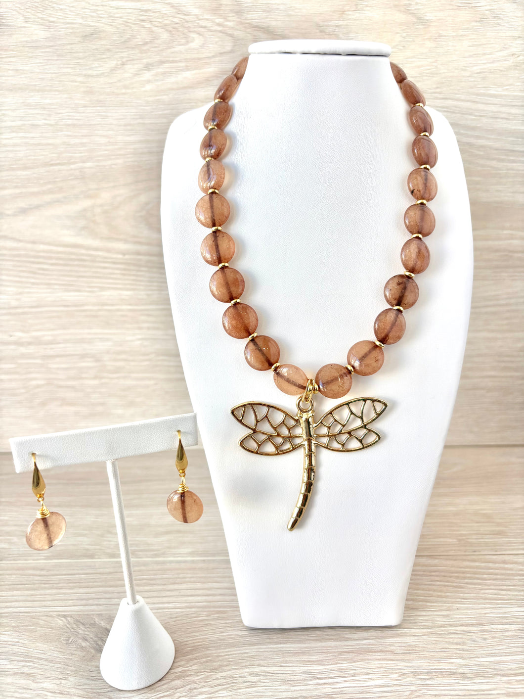Oval stone necklace