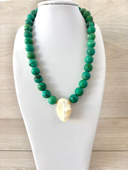 Necklace with blue crystal stones and exotic stones