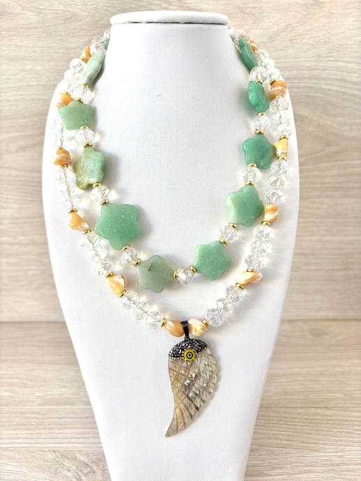 Necklace with crystal stones